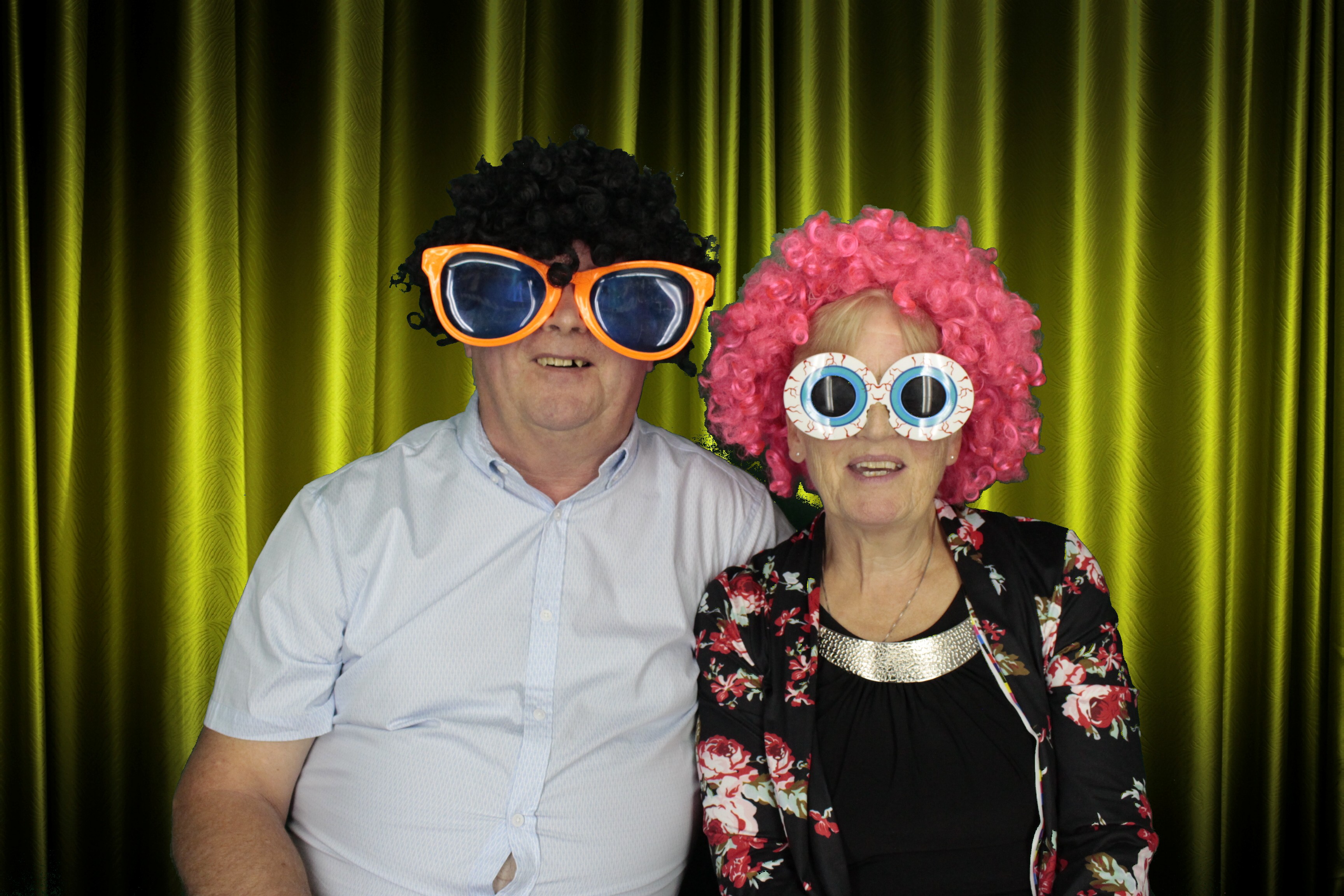 Nikki and Lance's Wedding | View more photos from the event at gallery.myphotoboothexperience.co.uk/u/MyPhotoBoothExperienceLtd/Nikki-and-Lances-Wedding